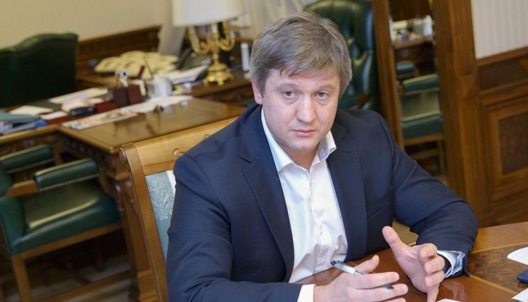 Данилюк заявил, что из него “выбивали” деньги для депутатов