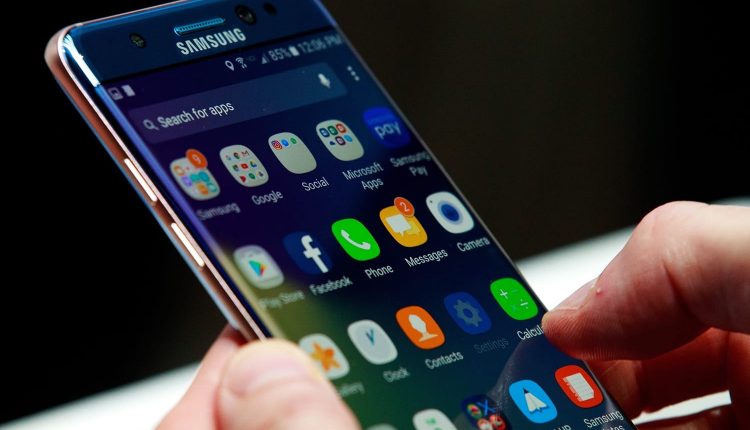Телефоны Samsung стали отправлять личные фото пользователей без их ведома