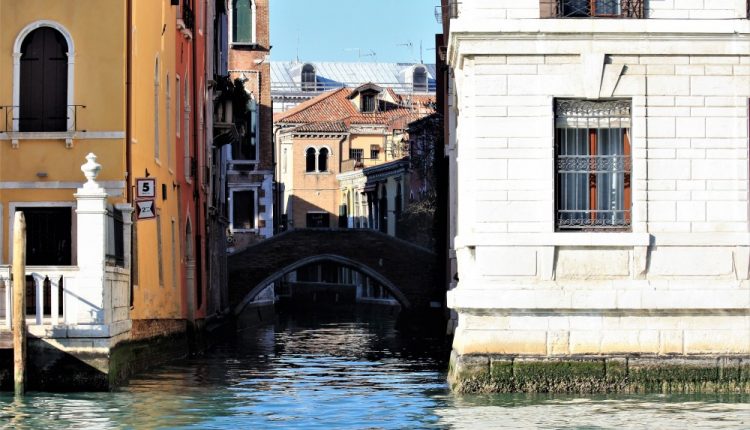 В Венеции “ангелы приличия” будут следить за поведением туристов
