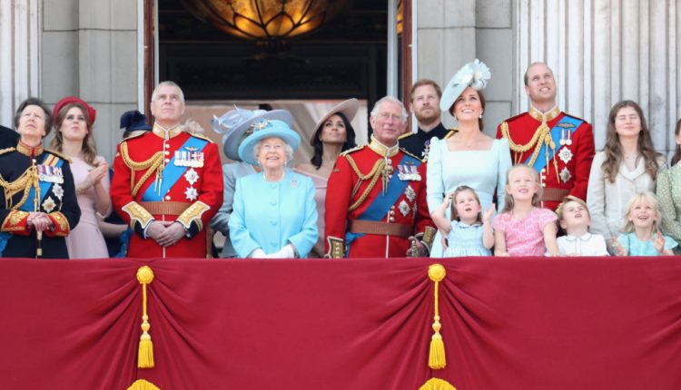 Стало известно, сколько тратят на одежду члены британской королевской семьи