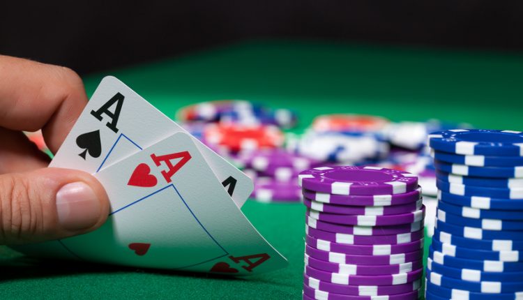 На Полтавщине прокурора наказали за игру в покер в подпольном казино