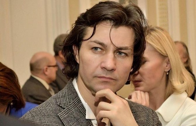 Министр культуры Евгений Нищук заработал в июне 47 тысяч гривен