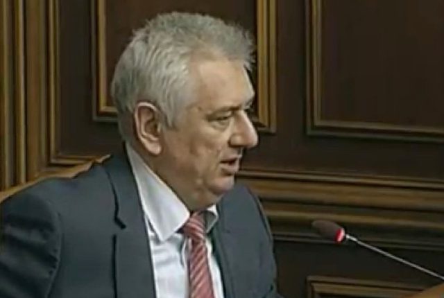 Заместитель министра Анатолий Корзун заработал в июне 44 тысячи