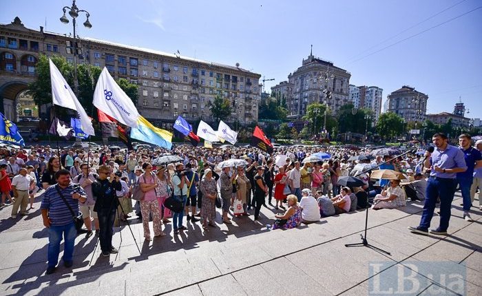 В центре Киева проходят акции за и против подорожания проезда в метро