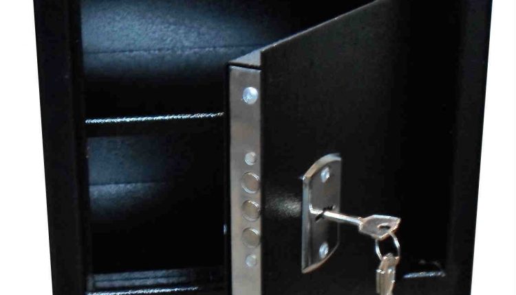 В киевской гостинице взломали сейф постояльца и похитили $5 тысяч