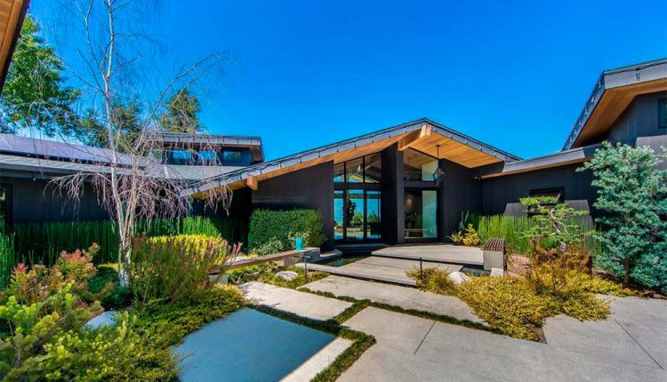 Звезда сериала «Беверли Хиллз 90210» продает дом за $4,5 млн