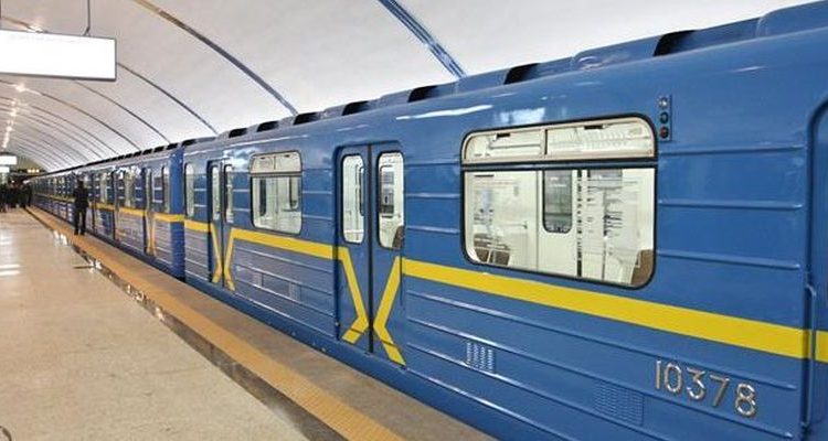 В Киеве на станциях метро хотят установить табло обратного отсчета