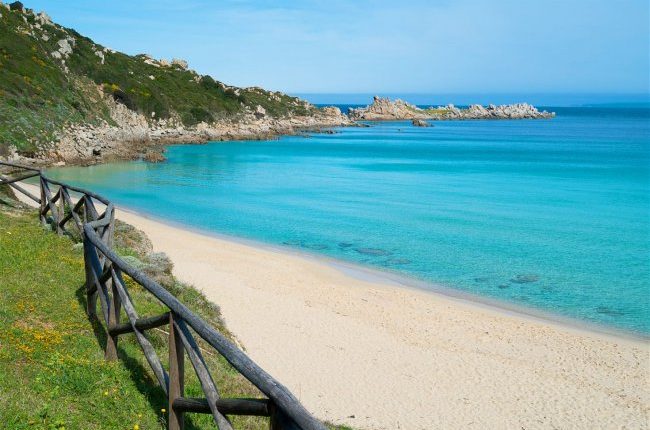 В Италии туриста оштрафовали на €1 тыс. за кражу песка с пляжа