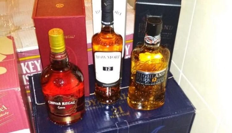 В столице у 22-летней “бизнес-вумен” изъяли “брендовый” алкоголь на 2 млн грн