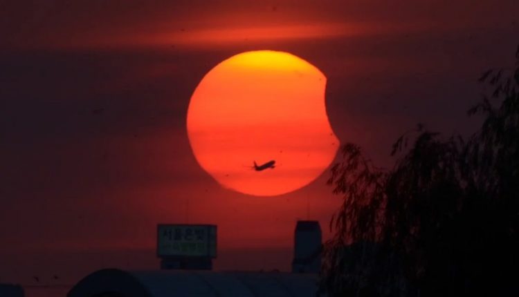 В сети появились первые фото солнечного затмения 11 августа