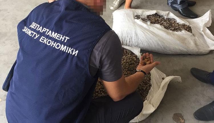 Из Украины пытались вывезти более тонны янтаря под видом пеллет