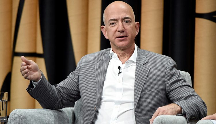 Глава Amazon с состоянием $163,8 млрд решил пожертвовать $2 млрд на бездомных
