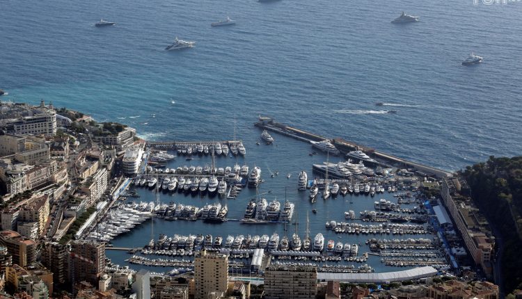 В Монако проходит выставка элитных яхт