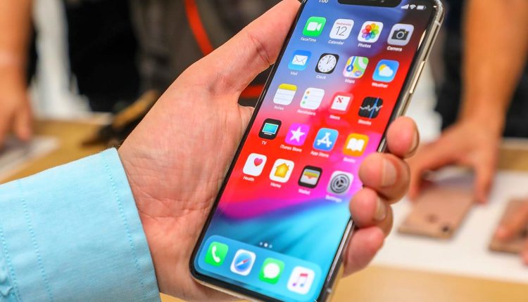 Новые iPhone стали самыми дорогими в истории Apple