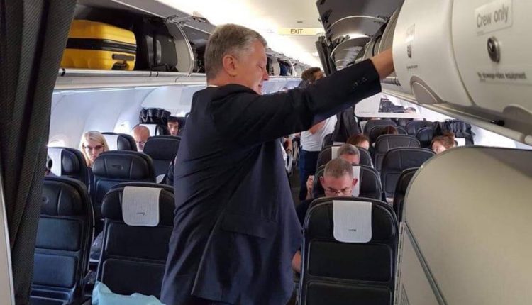 Юрий Романенко: “Фото Порошенко в обычном самолете – это мелковато”