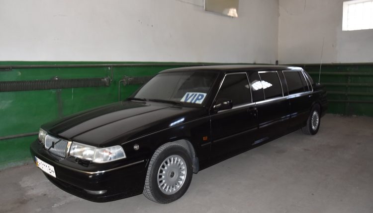 Раритетный президентский лимузин времен Кучмы пылится в гараже