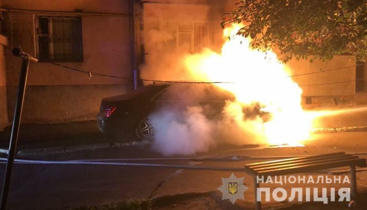 В Ровно ночью сожгли Mercedes депутата горсовета