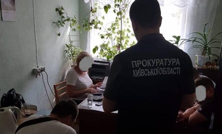 Директора госпредприятия задержали под Киевом при получении взятки в 5 тысяч