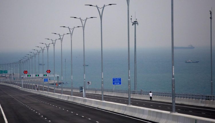 В Китае открыли самый длинный мост в мире стоимостью в $20 млрд