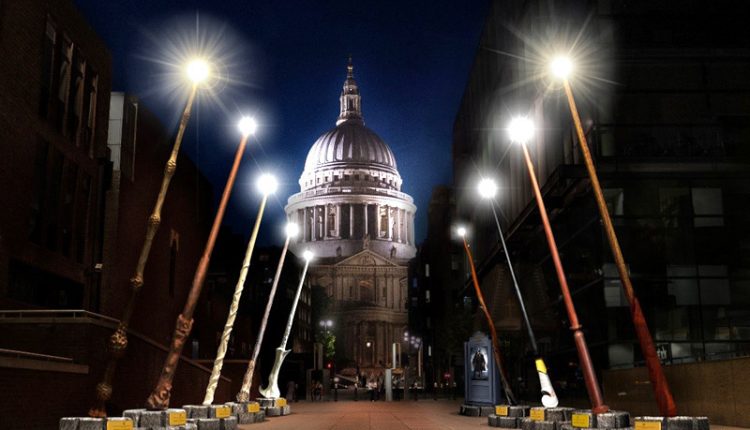 В Лондоне появились гигантские волшебные палочки из Гарри Поттера