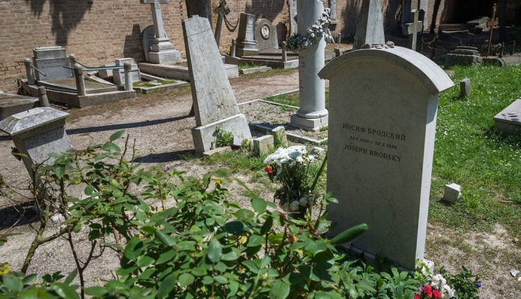 В Венеции выставили на торги места на историческом кладбище