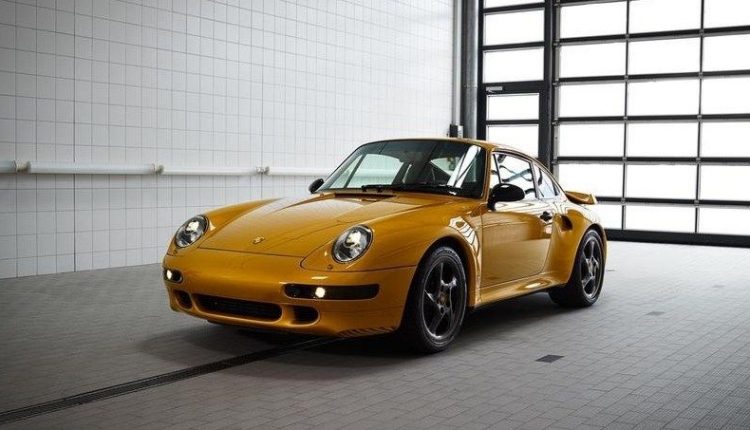 «Золотой» Porsche продали на аукционе за 10 минут