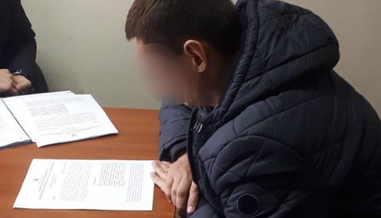 Во время обыска в кабинете киевского полицейского нашли более $100 тысяч