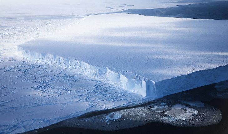 Ученые считают, что подо льдами Антарктиды есть активный вулкан