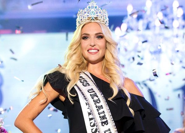 “Мисс Украина Вселенная” повезла в Таиланд “дерево жизни”
