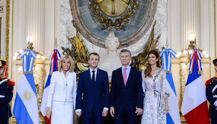 Первая леди Аргентины удивила нарядом на официальной встрече с президентом Франции