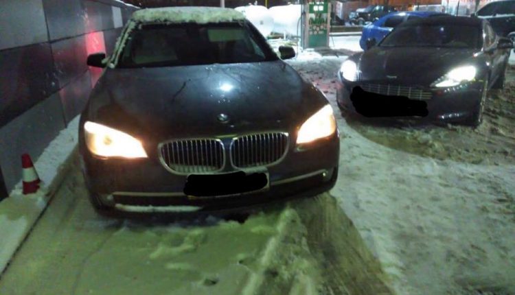 Бронированный BMW и Aston Martin Сергея Курченко передали АРМА