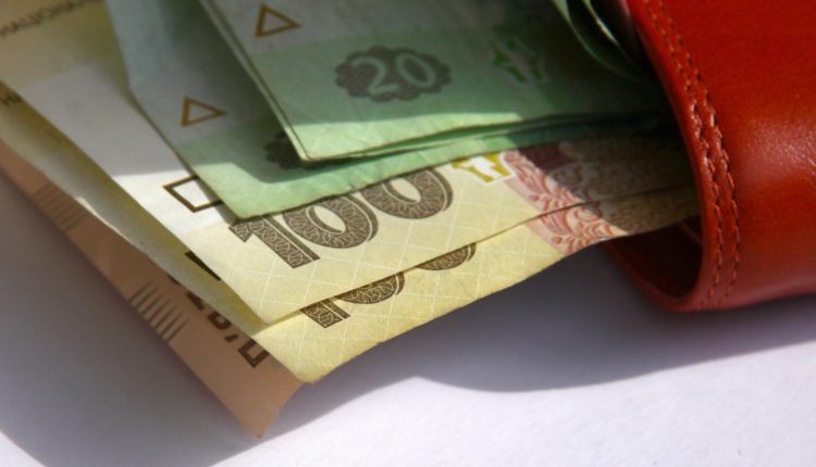 Три четверти украинцев получают зарплату меньше 10 тысяч гривен
