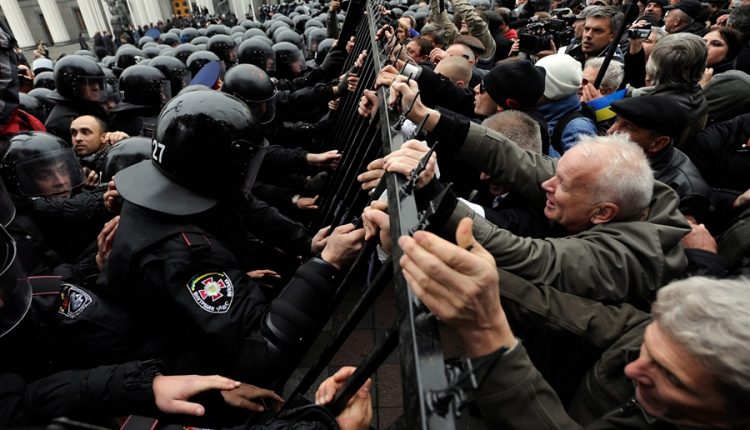 Юрий Касьянов: “Мы протестуем против тех, кто грабит нас – за право других на такой грабёж”