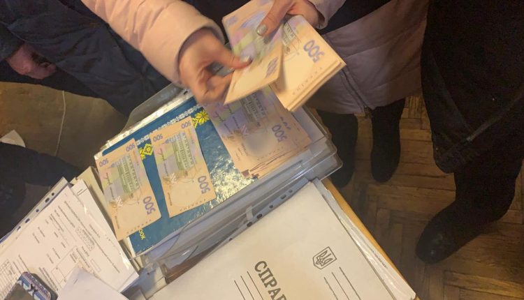 Замдиректора госпредприятия задержали в Киеве за вымогательство 190 тысяч гривен