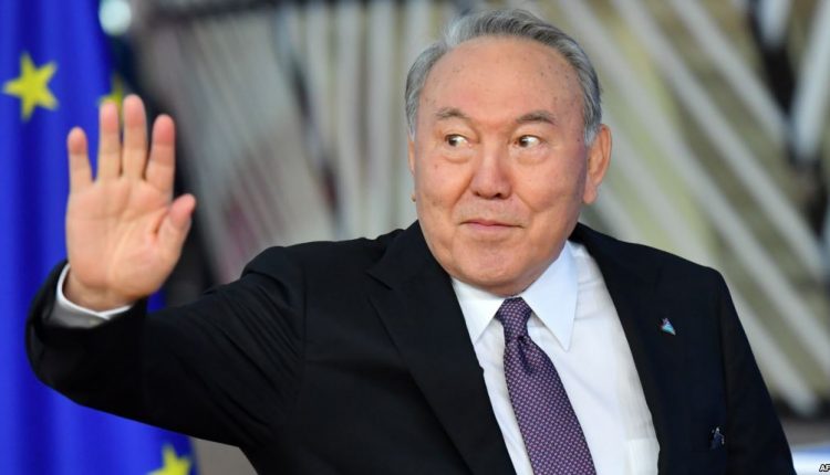 Президент Казахстана ушел в отставку до окончания срока
