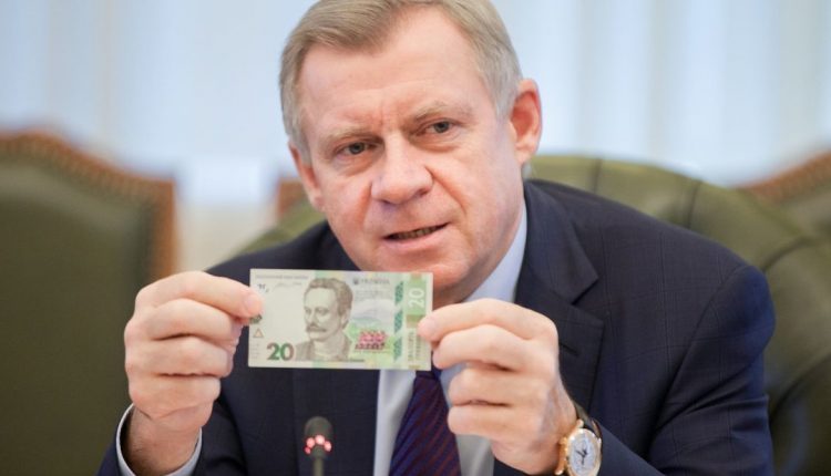 Глава Нацбанка Яков Смолий заработал в феврале 223 тысячи гривен
