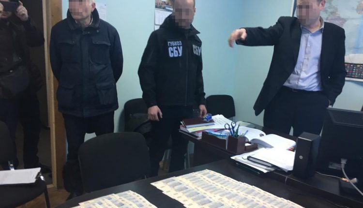 В Киеве секретаря ученого совета задержали за вымогательство 55 тысяч гривен