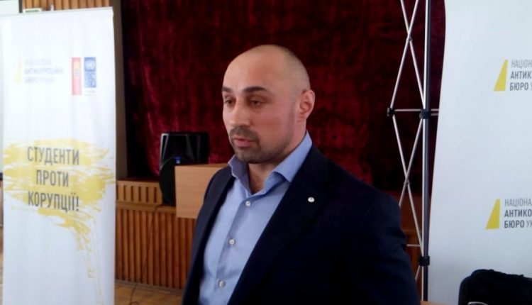 Заместитель директора НАБУ Александр Новак заработал в марте 317 тысяч гривен