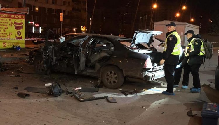 Ночью в Киеве взорвался элитный автомобиль