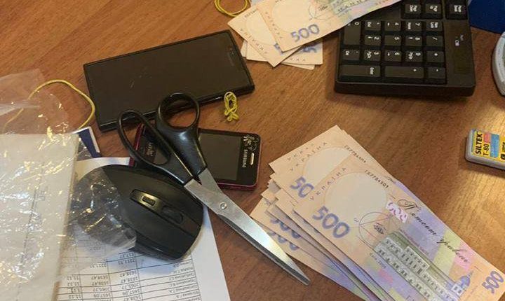В Киеве замдиректора института задержали за вымогательство 190 тысяч гривен