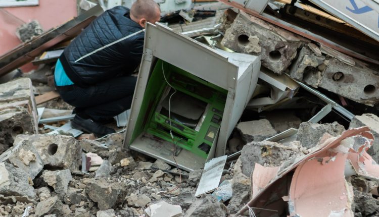 В Днепре ночью взорвали банкомат “Приватбанка”
