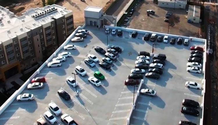 На крышах ТРЦ и других зданий появятся парковки и стоянки