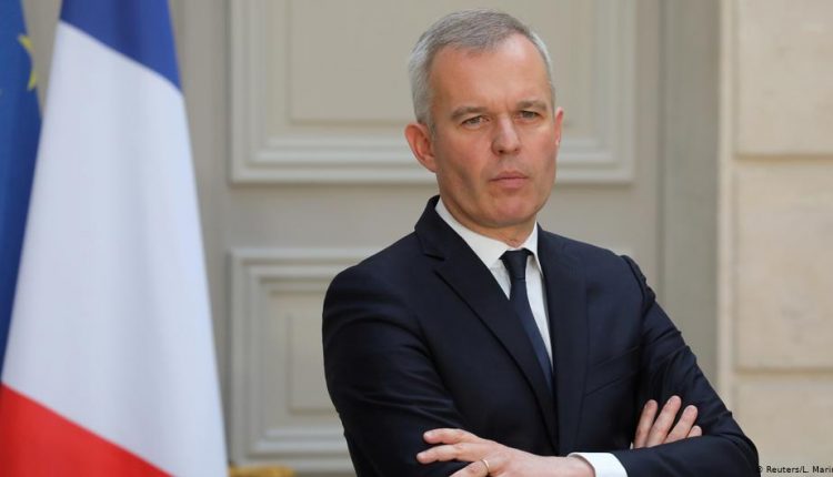 Французский министр уходит в отставку после статей о его роскошной жизни