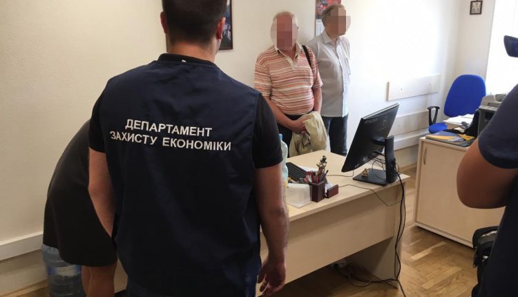 В Киеве на взятке задержали главного налогового ревизора
