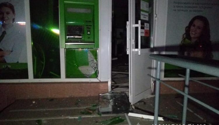 В Киеве взорвали банкомат “Приватбанка”