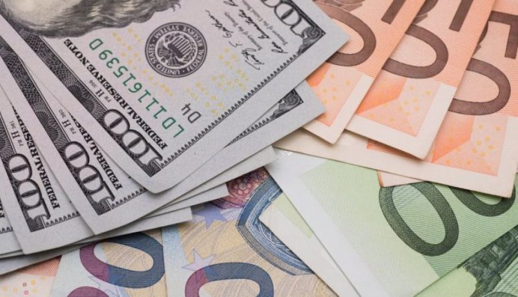Доллар и евро продолжают дорожать