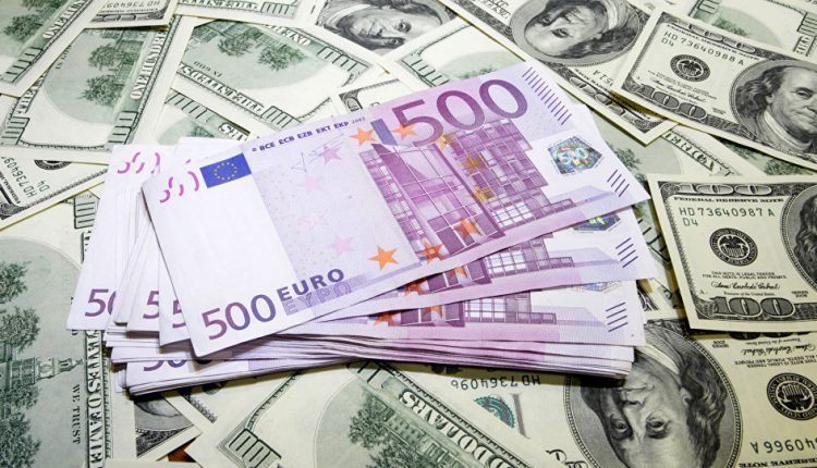 Доллар и евро резко подорожали