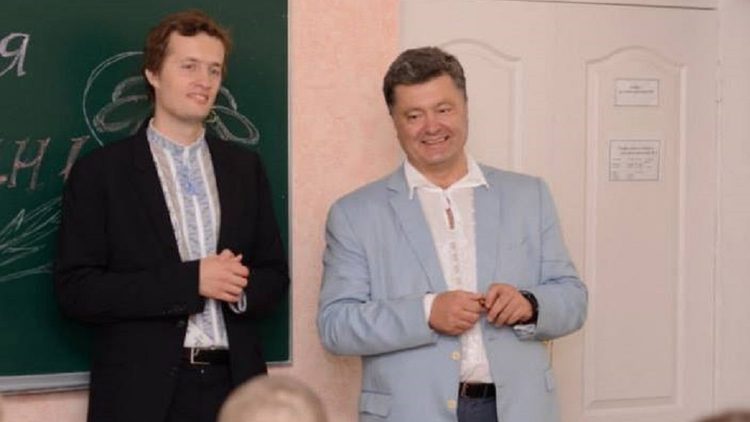 Петр Порошенко переписывает кондитерский бизнес на сына