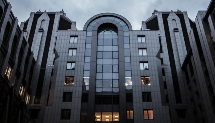 “Альфа-Банк” за $40 млн продает офис “Проминвестбанка” в центре Киева