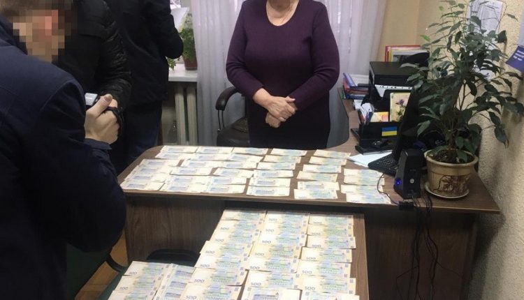 В Киеве СБУ задержала двух “академиков”, вымогавших у бизнесмена $50 тысяч